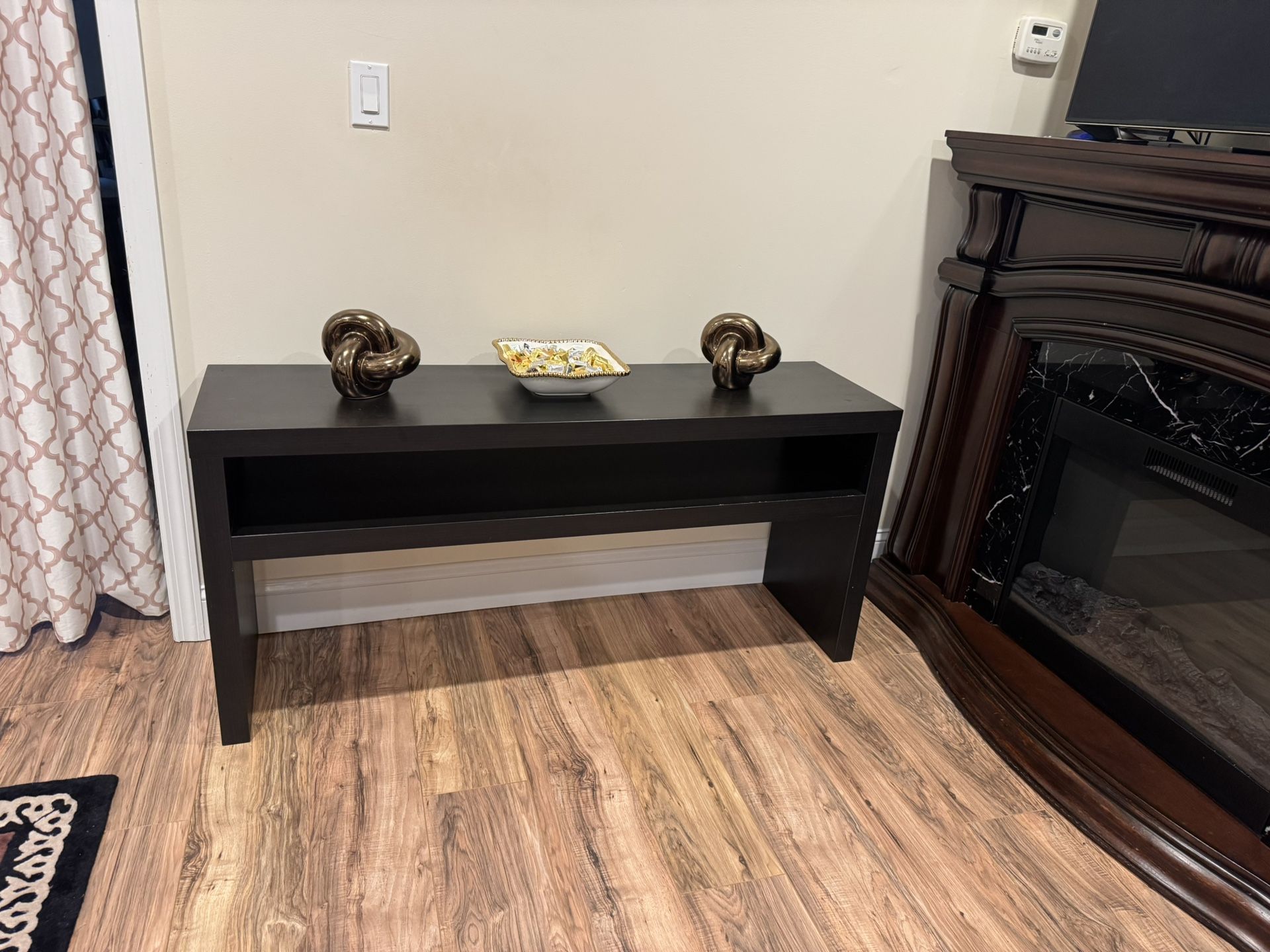 Console table In Excellent Condition