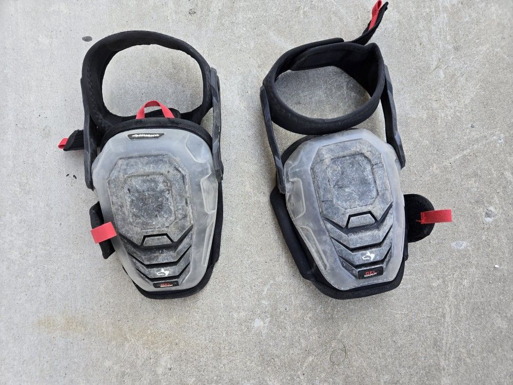 Husky Knee Pads