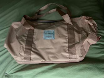 multi-layer expandable and foldable travel duffel bag with detachable 360-degree swivel wheels.