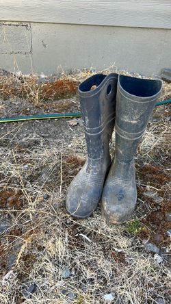 Steel toed tall rubber boots