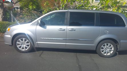 2013 Chrysler Town Country 4D touring minivan
