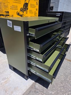 Husky Standard Duty 42 in. x 18 in. D 8 Drawer Matte Army Green Rolling tool chest