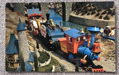 1950s VINTAGE DISNEYLAND POSTCARDS COLLECTIBLE