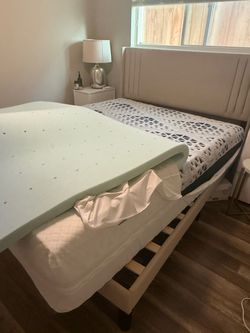 Queen Mattress from Mattress Firm - like new