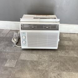 TCL H5W33M 5,000 BTU Window Air Conditioner 