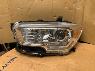Left Headlight Toyota Tacoma 2016-20