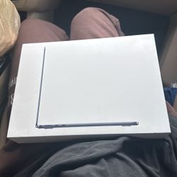 MacBook Air M3 (2024)