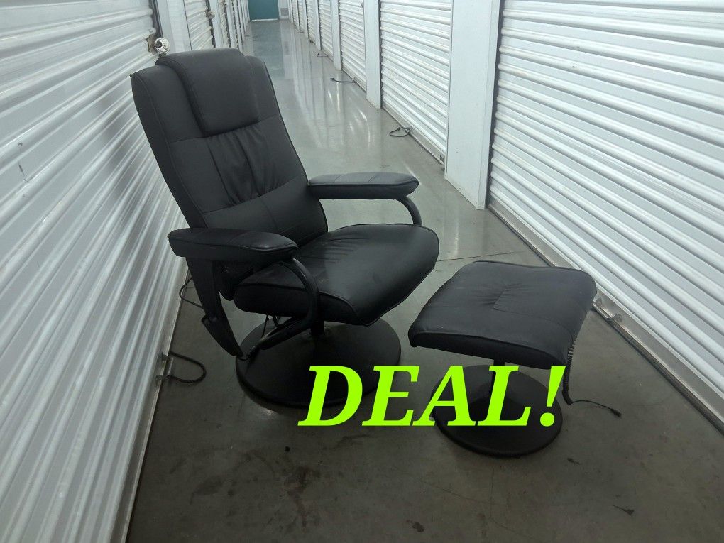 AOSOM HEATED MASSAGE CHAIR W/ OTTOMAN