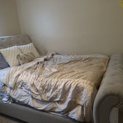 Queen Size Bed 