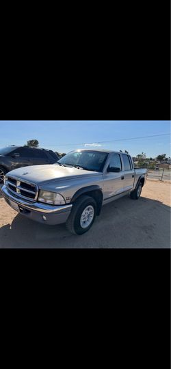 DODGE DAKOTA SLT V8