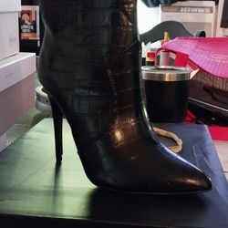 Sexy Stelleto Black Croc Anne Mitchelle Boots Size 9
