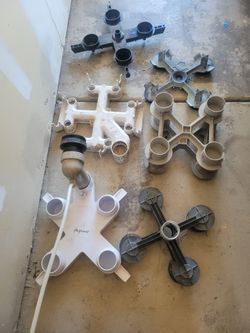 Top and bottom manifolds for pool filters