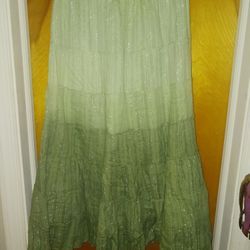 Gorgeous Ladies Size 8 Skirt 