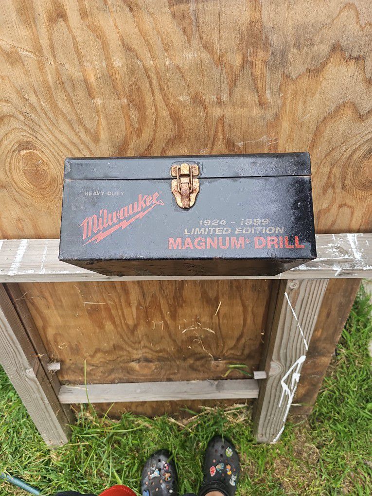 Vintage Milwaukee Tool Box