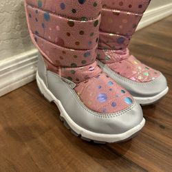 Girls Snow Boots Size 2!