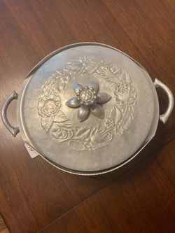 Everlast forged aluminum casserole, serving dish with lid