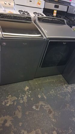 Nice Whirlpool washer and gas dryer set