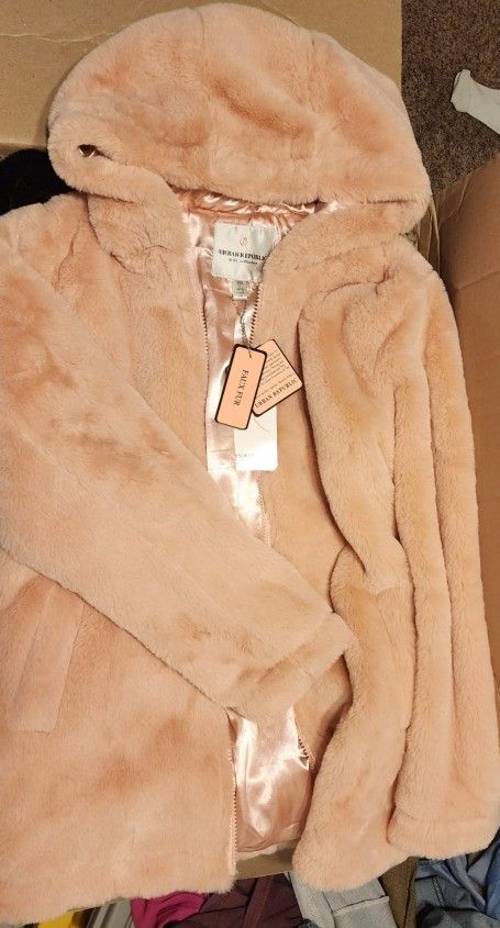 Beautiful Faux Fur Girl Sz 14/16 Coats