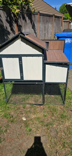 Chicken house parts and new in box run