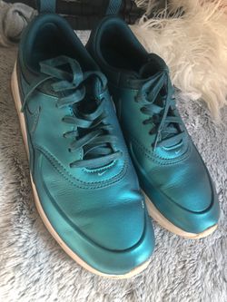 Women’s Nike shoes