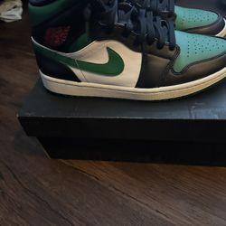 Size 9.5 Pine Green Jordan 1s