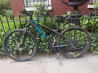 Mountain tralil bike.