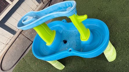 Kids Outdoor Water Play Table $15 pick up only bonanza and lamb