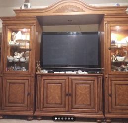 5 piece wall unit with light.