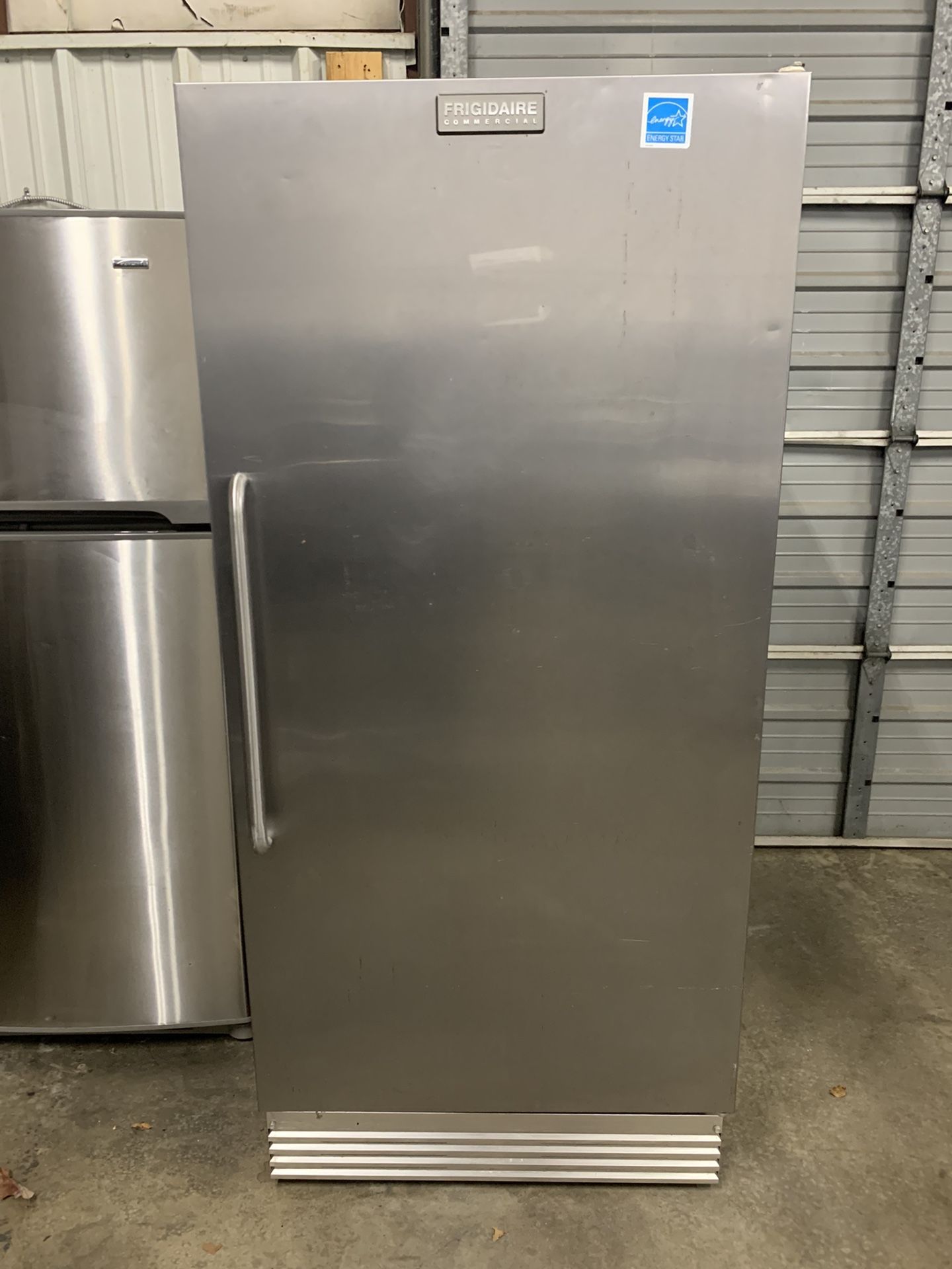 REFRIGERATOR COMMERCIAL