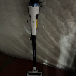 Shark Pro Cordless Stick Vacuum, Carpets & Hardfloors, Clean Sense IQ Technology, PowerFins Plus Self-Cleaning Brushroll, 40 Mins Run Time, IZ560H Bla