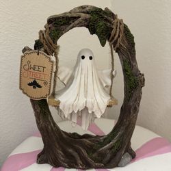 SWINGING GHOST STATUE