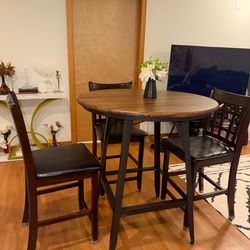 Table with 4 chairs