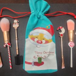 Set Of Makeup Brushes 6 Pieces With Pouch!!!