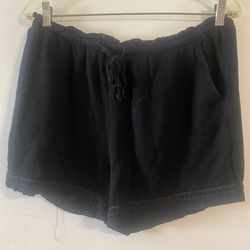 1227  preowned ladies black short shorts by Knox Rose size med.  $3.00