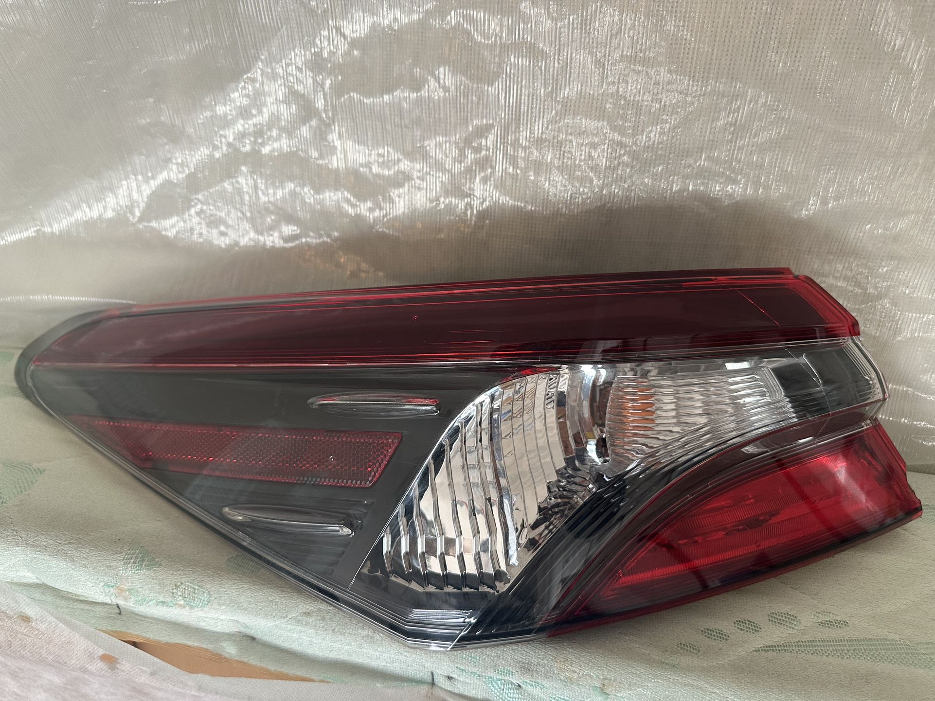 2023 Toyota Camry SE Tail light Driver Side Chipped