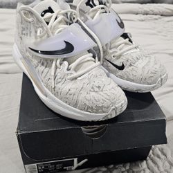 Nike KD 14s "Home" Size 9.5 Mens Basketball Shoes