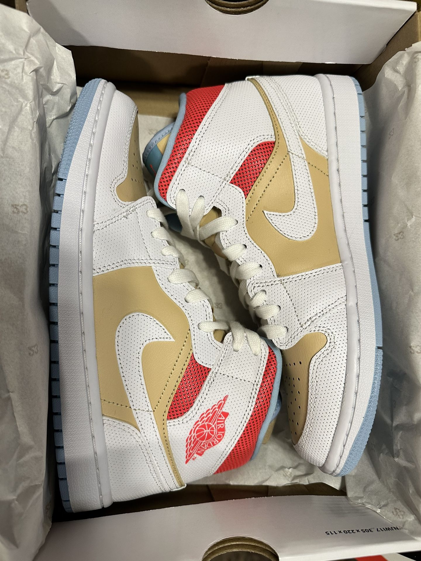 Jordan 1 Mid SE Sesame