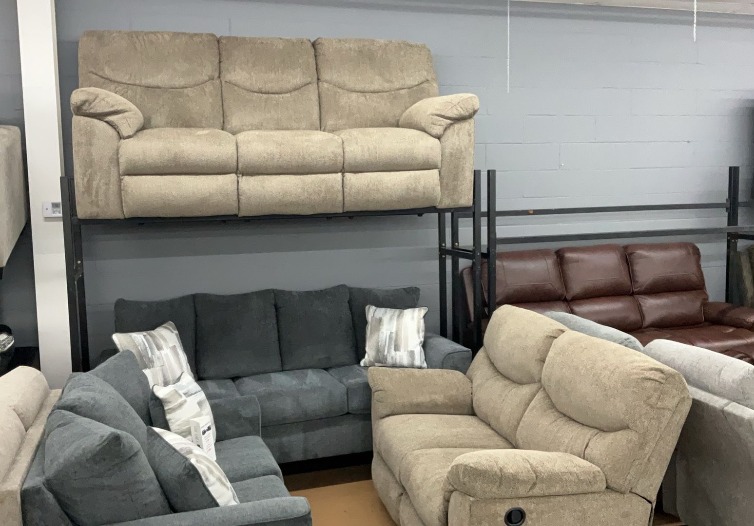 🔥Recliners Sofa & Loveseat 2 Recliners On each Couch.
