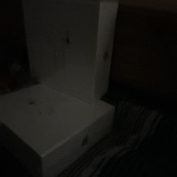 Apple AirPods 2nd Generation Wireless With Charging Case And Charger 