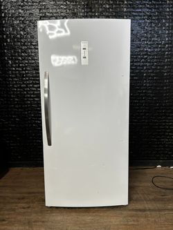 FRIGIDAIRE STAND UP FREEZER w/WARRANTY! R3024A
