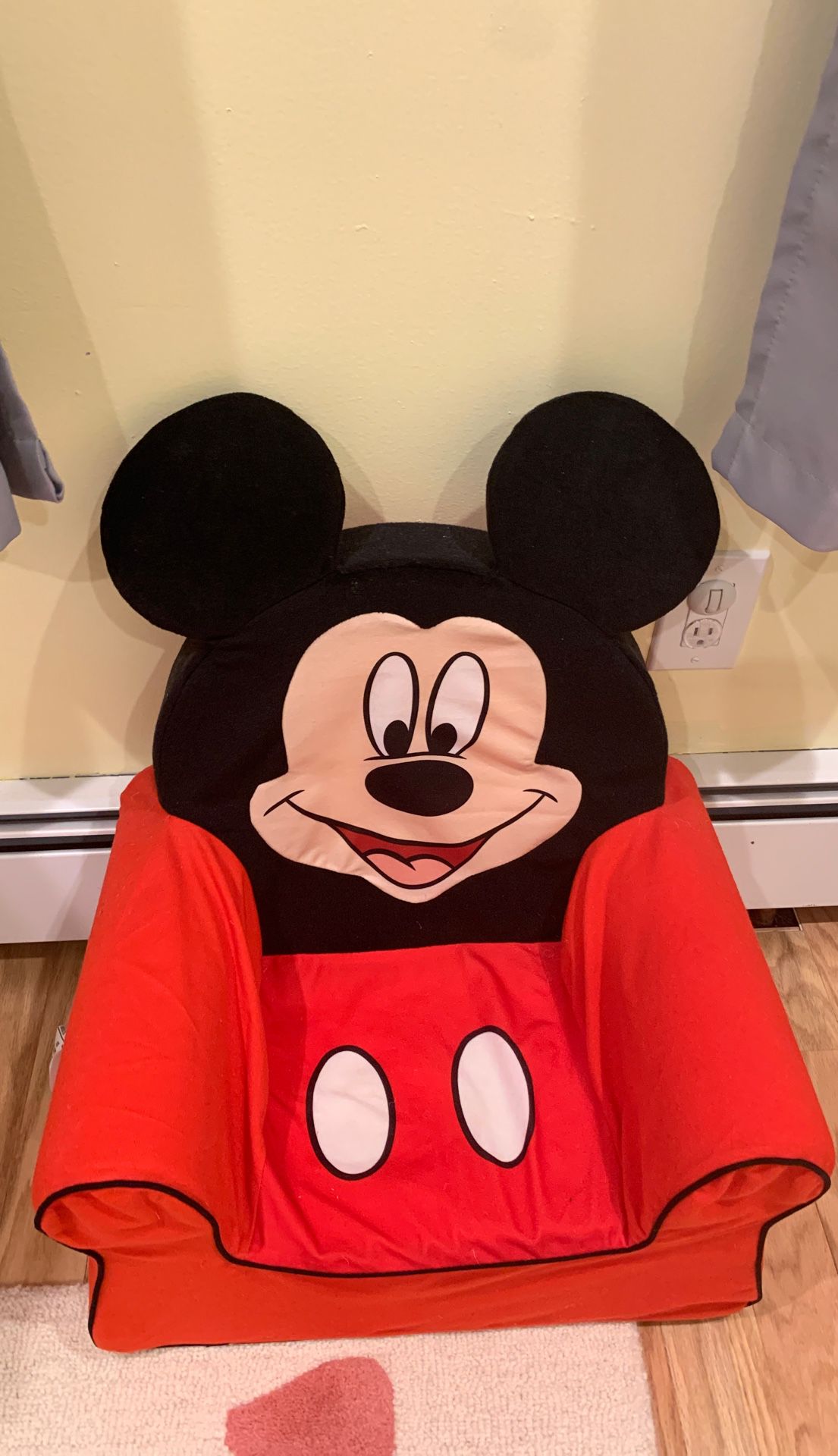 Kids Mickey chair