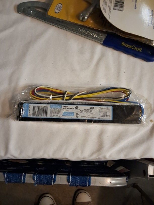 NEW IN PACKAGE Phillips Advance Ballast