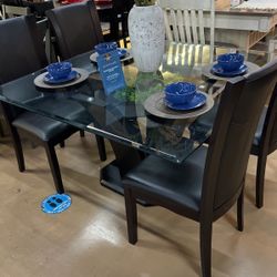 5 Piece Dining Set!