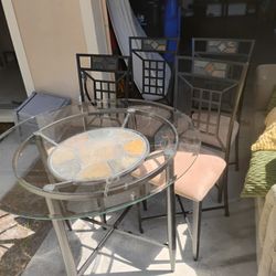 Glas Top Table with 4 Chairs.....Plus Pillows