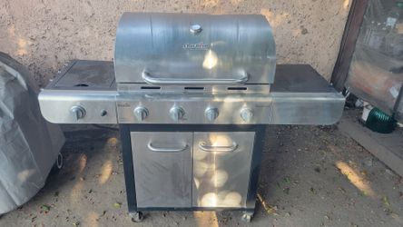Charbroil Propane Barbecue 4 Burner Grill