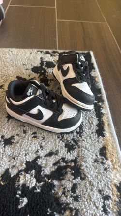 Low Dunks Panda Size 6c