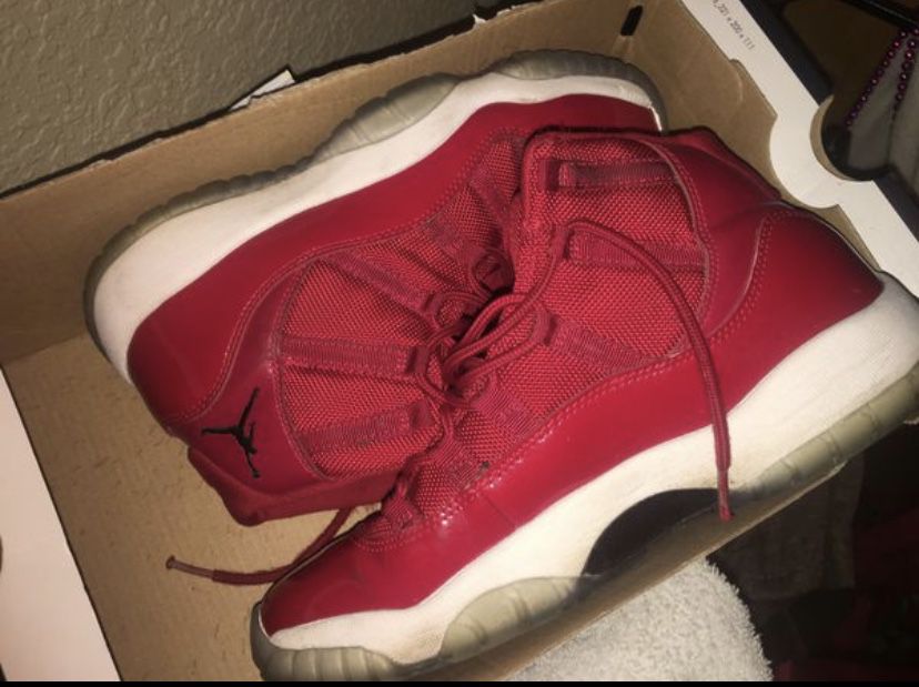 Red Jordan 11s size 11/5