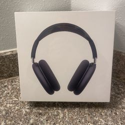 Apple AirPod Maxes 
