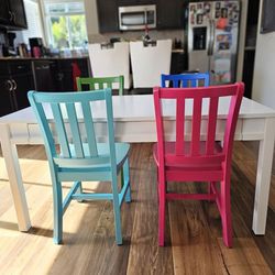 Crate and Barrel White Kids Table Or Desk, 4 Chairs  and desk Legs