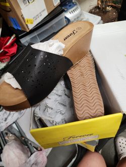 Size 10 Brand-new forever Link dainty black slip on